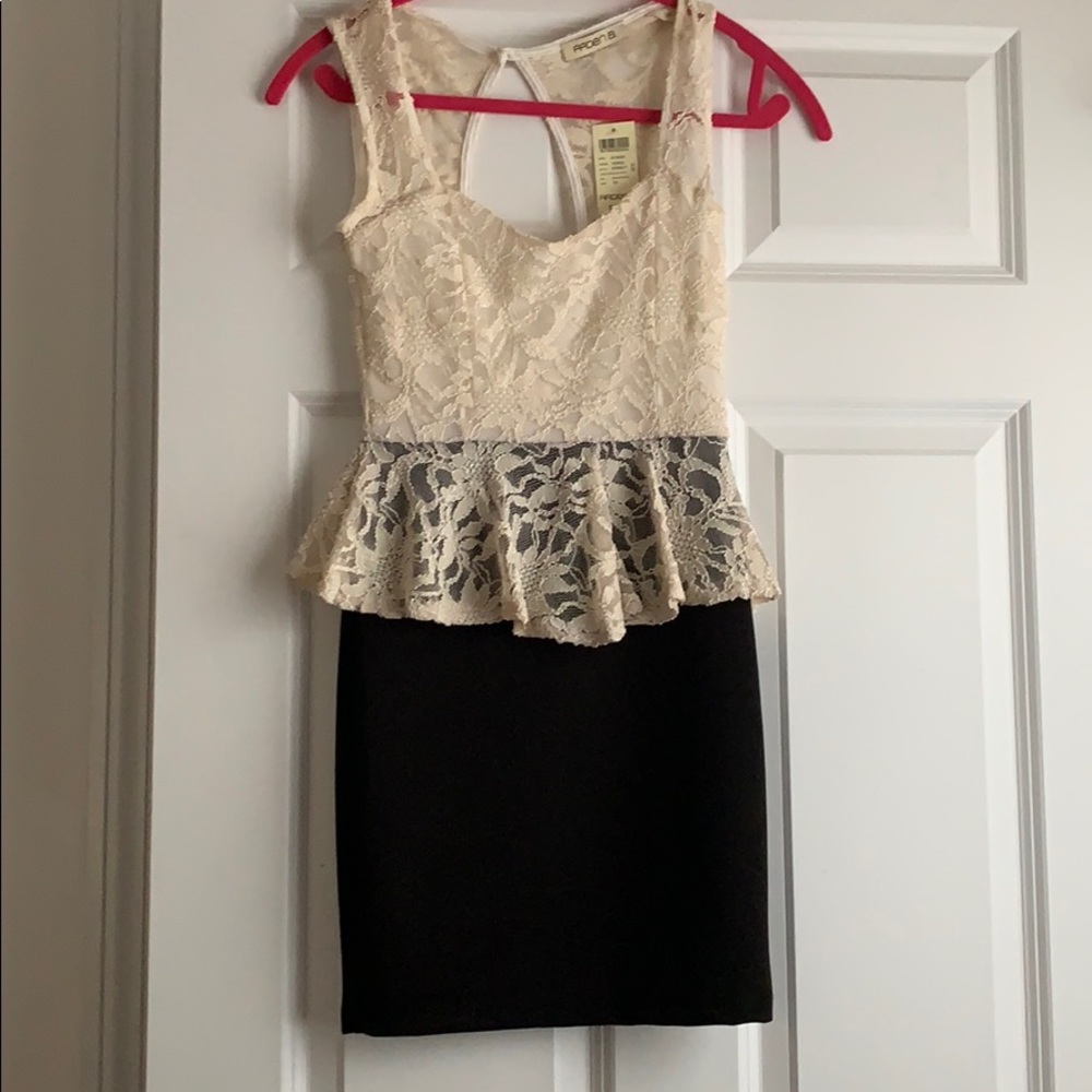 Cream/Black Lace Peplum Dress SZ xs
